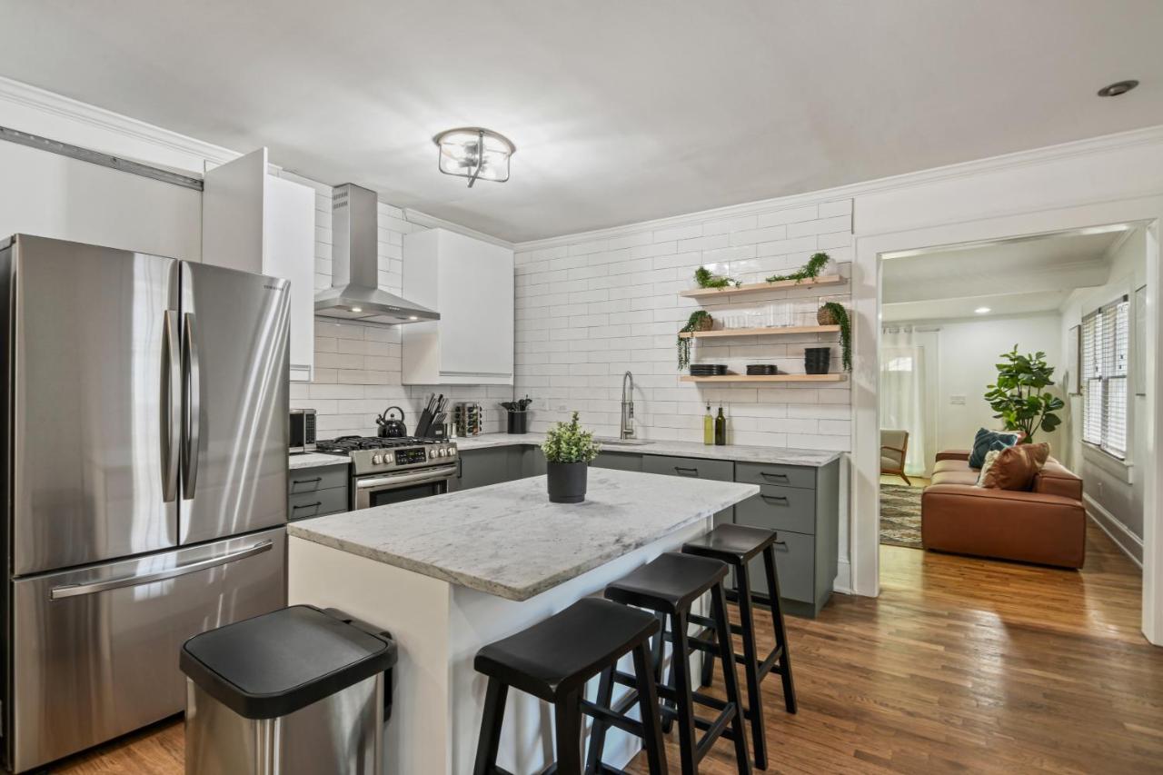 Sun Lit Bungalow With Good Vibes And Lots Of Wine - Designedbydom AtlantaAtlanta  Kültér fotó