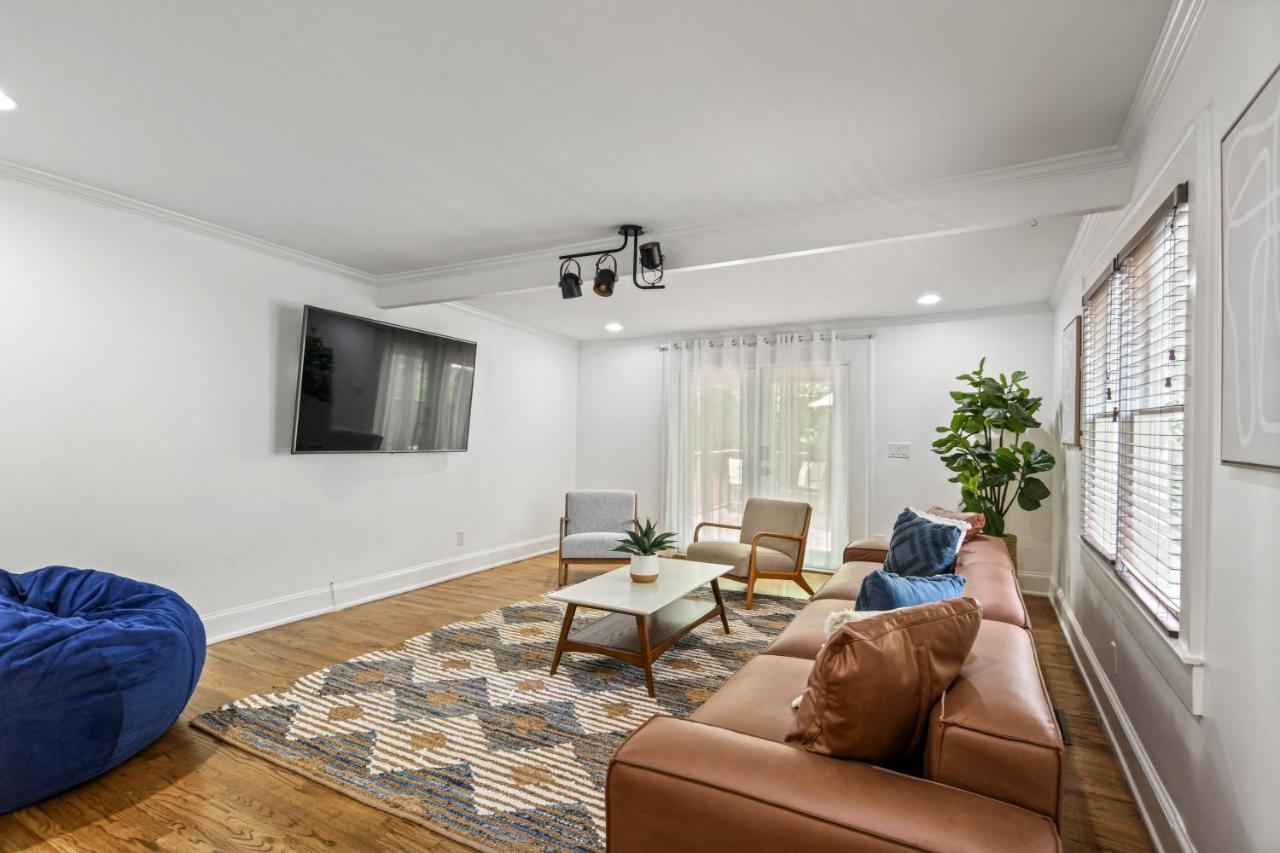 Sun Lit Bungalow With Good Vibes And Lots Of Wine - Designedbydom AtlantaAtlanta  Kültér fotó