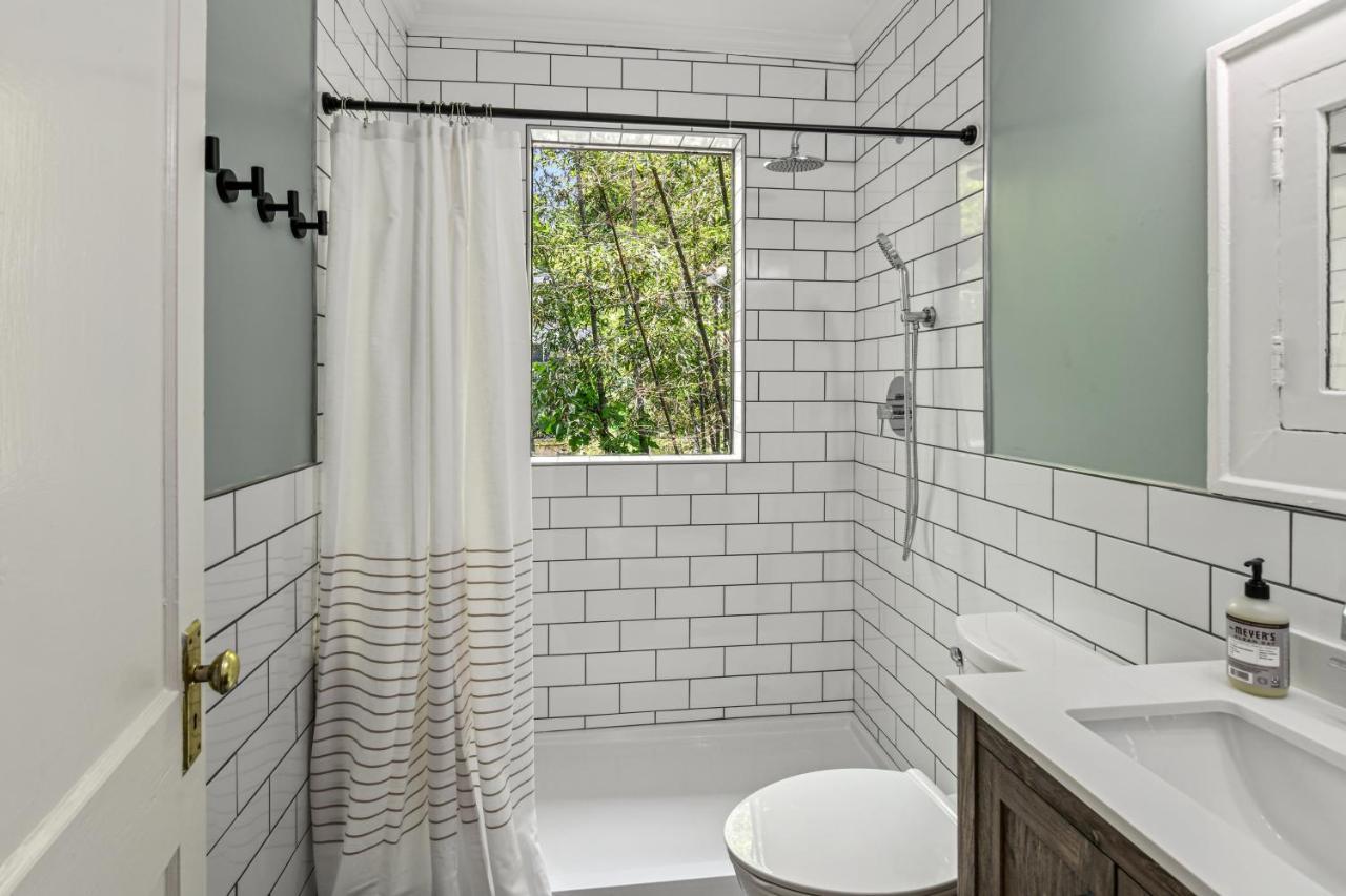 Sun Lit Bungalow With Good Vibes And Lots Of Wine - Designedbydom AtlantaAtlanta  Kültér fotó