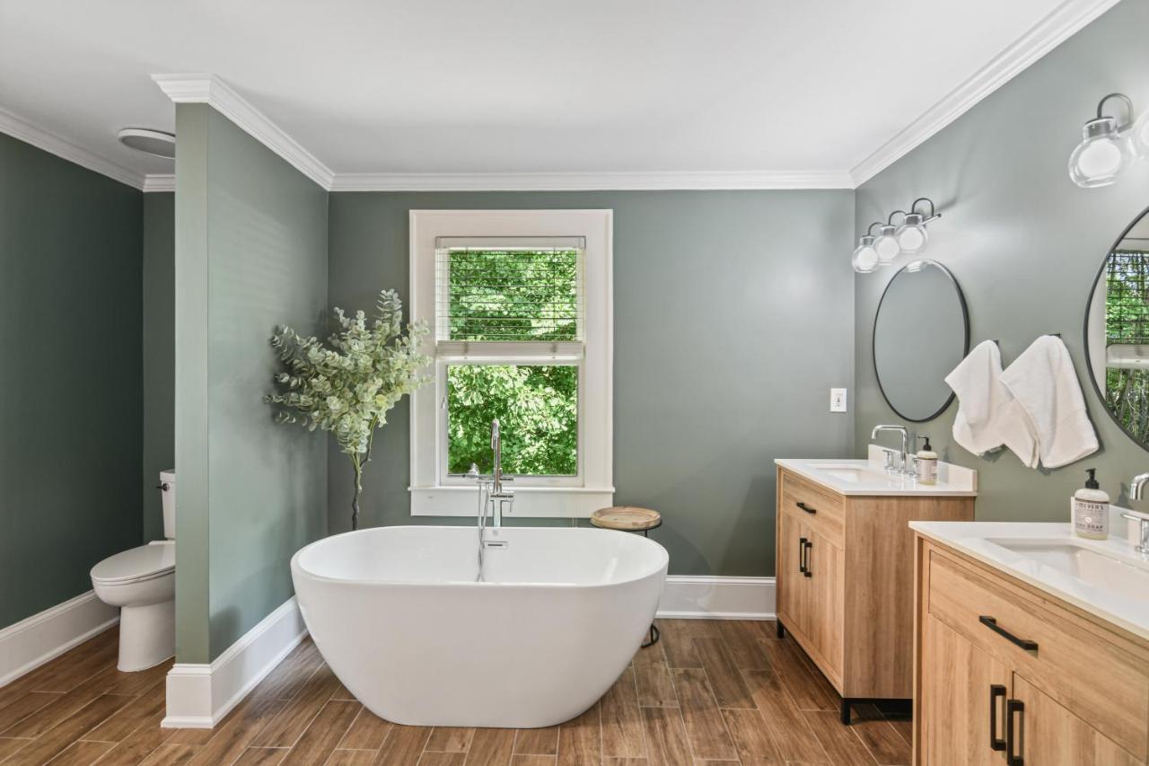 Sun Lit Bungalow With Good Vibes And Lots Of Wine - Designedbydom AtlantaAtlanta  Kültér fotó