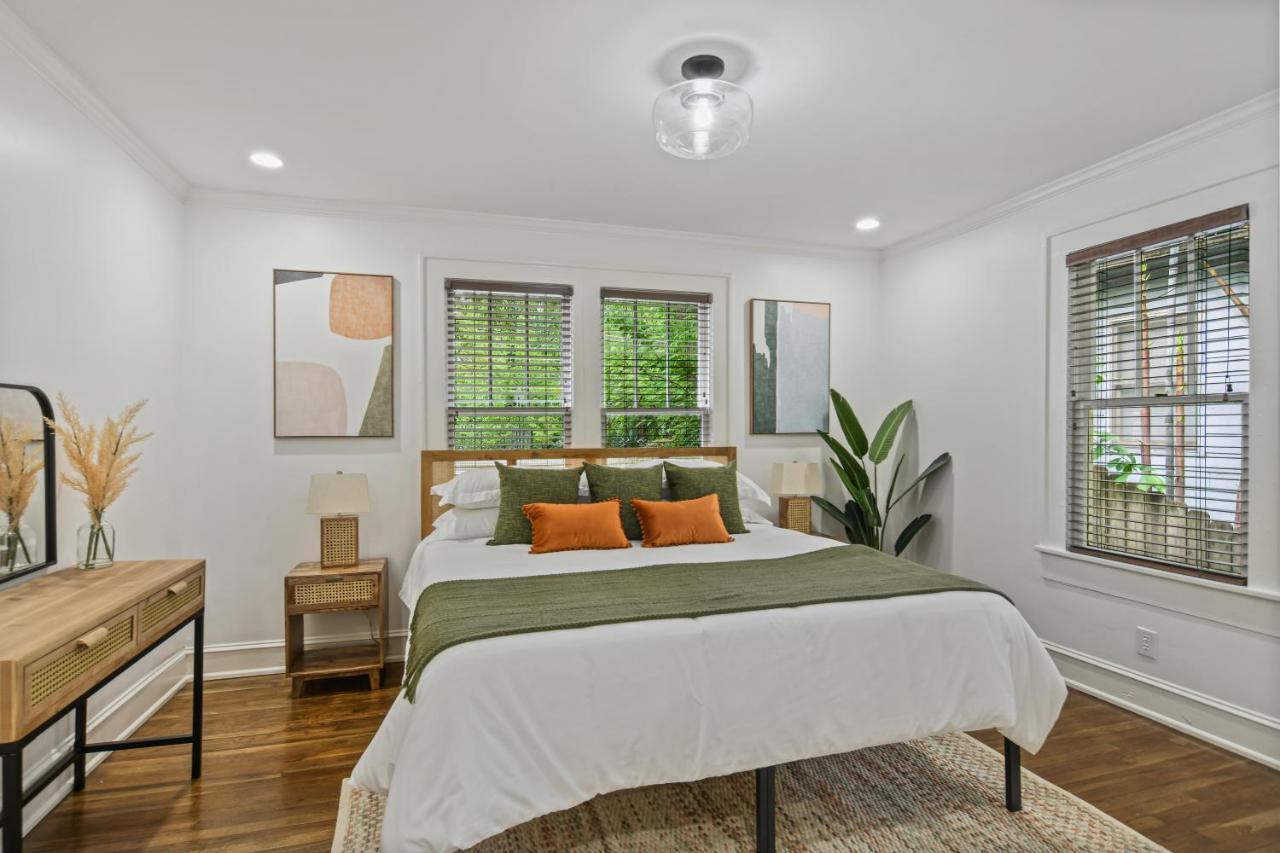 Sun Lit Bungalow With Good Vibes And Lots Of Wine - Designedbydom AtlantaAtlanta  Kültér fotó